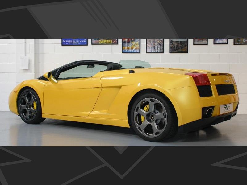 SVR_UK's tweet photo. Still got it 👌 #SuperCarSunday https://t.co/RMV3UZKk8W https://t.co/pJRQpnXgWu