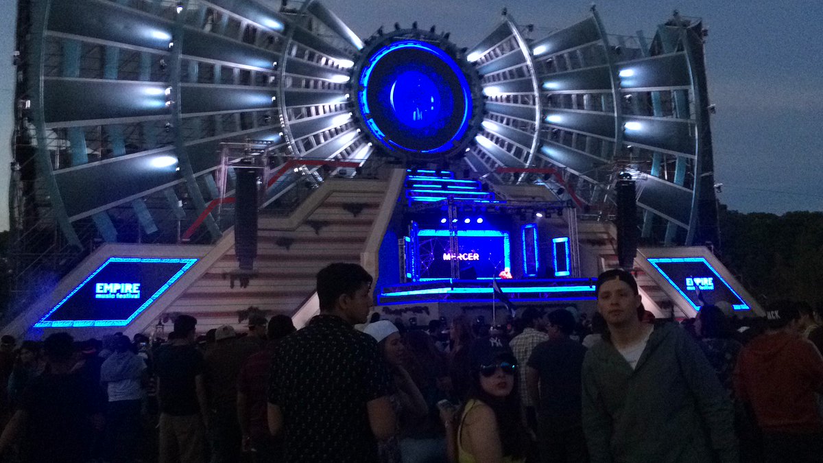 elronaldogt's tweet photo. @TioEmpire el aรฑo pasado el escenario del luna Stage estuvo en todo ...... como sera este aรฑo ๐ #Mercer #EMF2017 https://t.co/KOmPwPtTTt
