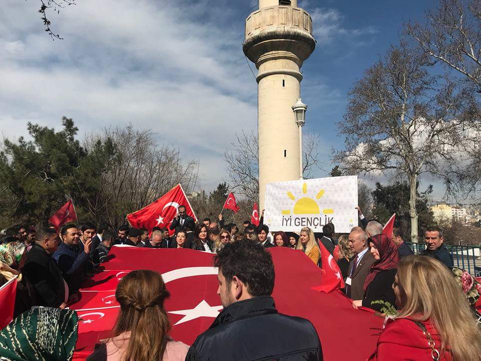 İYİ Parti Gaziantep İl Başkanlığımızın düzenlemiş olduğu Afrin Operasyonu Basın Açıklamasına katılım sağladık. Kahraman Mehmetçiğimizin yanlarında olduğumuzu birkez daha gösterdik 🇹🇷