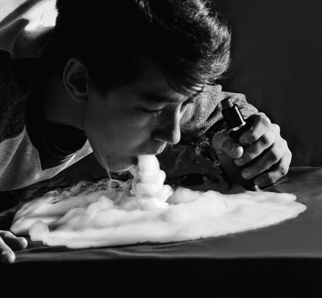 e_juice_review's tweet photo. Vaping is enjoyable indeed. It can also be fun in so many ways, here are some vape tricks you def gotta try: https://t.co/jqv22Ujkbe #vape #vaping #vapenation #vapeon #vapefam #tricks #vapetricks #chaseclouds #blowclouds #blow #clouds #vapor #vaper #ejuice https://t.co/eL60tqzBBS