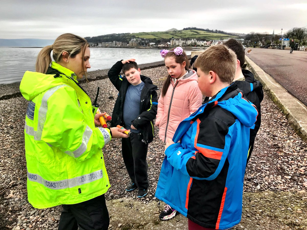 LargsCRT's tweet photo. Team deployed on incident prevention patrol to provide safety input on maritime distress flares and ordnance during #Largs beach clean event - read more at: https://t.co/uHeKsOiXuU #999Coastguard #BeachCleanSafety https://t.co/Im2oL4iP3o