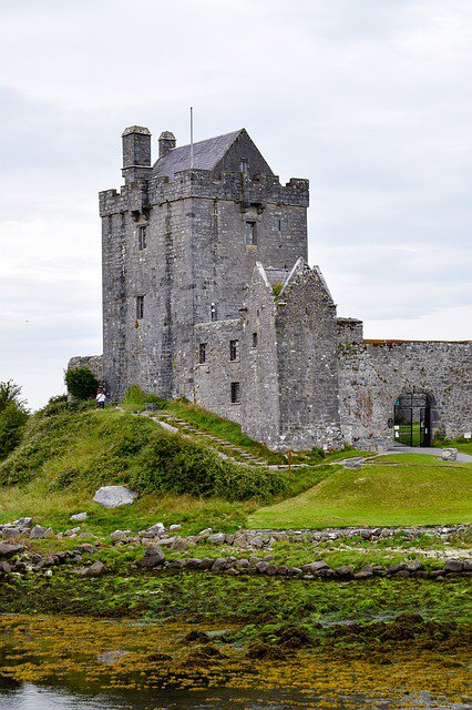 JacobsInnDublin's tweet image. Kinvara castle the most photographed castle in Ireland. #castle #jacobsinndublin #codepodhostels #kinvara #medieval