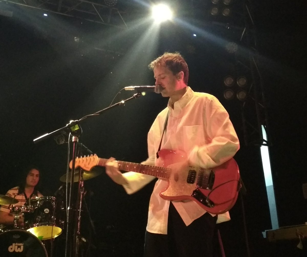 mindiesblog's tweet photo. .@CotillonFlowers han pasado del bedroom pop a la intensidad noise en un directo muy medido. #BurgerInvasion https://t.co/RB60OHNaCH