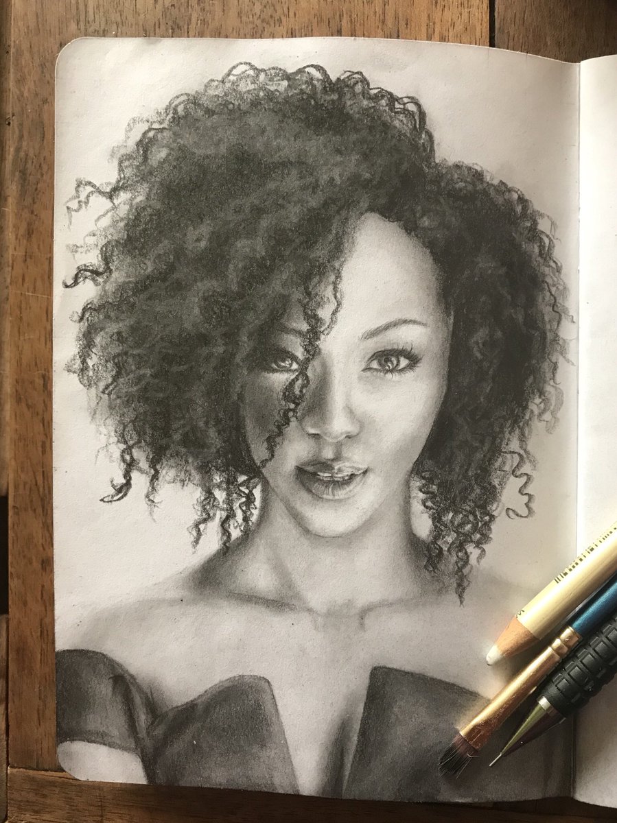 LuxJWood's tweet photo. My finished Sonequa ✨

#sonequamartin #sonequamartingreen #thewalkingdeadfanart #startrekdiscovery #startrekfanart #startrekart #graphitdrawing #graphiteportrait #sketchbookproject2018 #sbpprocess #sketchbook https://t.co/BCUnxe1478