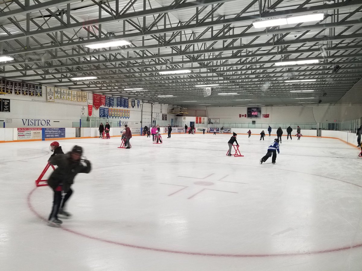agopsman's tweet photo. Great crowd at the Arthur Arena today.  @CanarmAgSystems #CanarmCares https://t.co/HVkdB7Xgfo