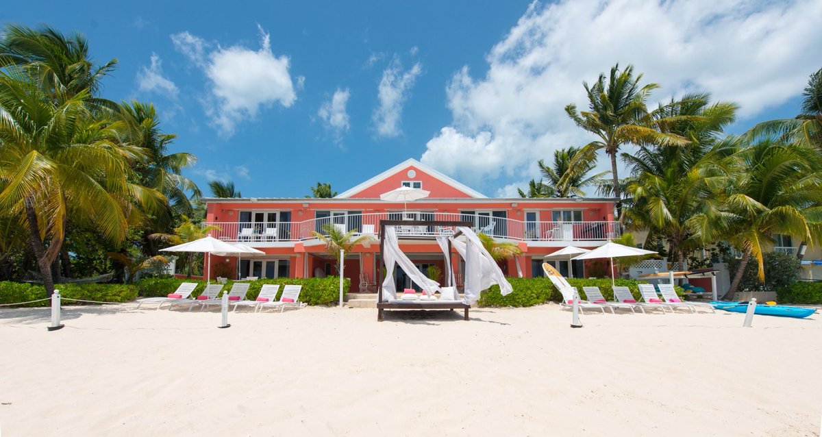 caymanvillas's tweet photo. FEBRUARY SPECIAL π΄ π Experience Coral Reef - A phenomenal villa located on prestigious Seven Mile Beach! We're offering a 10% DISCOUNT on new bookings in February 2018 π https://t.co/4hFgUBIlMc #FebruaryEscape #LoversEscape #GrandCayman https://t.co/xHbvoq9FMj