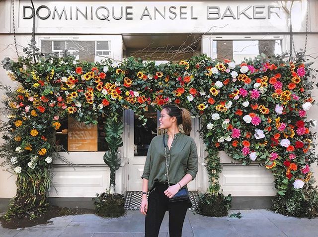 dblchklt's tweet photo. Went to @dominiqueansellondon for some inspiration!!!! SARAH IS HAPPYYYYY!!! Their pastries are so delicious and their trademarked #cronuts are normally sold out before 12pm with only one flavour every month. The original recipe is online but it takes 3 days to bake which is… https://t.co/KB5xqgCZUS