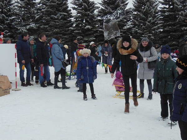 "Метание валенка в цель"