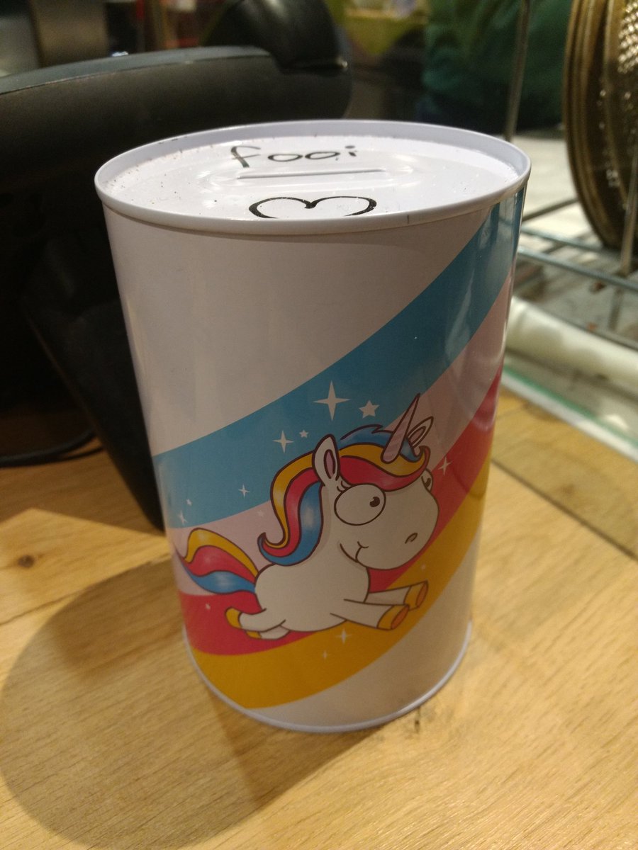 perrydotto's tweet photo. The tip jar at New York Pizza!! So perfect! @HWConvention #HWcon2018 #HWCon https://t.co/vFiWDfqbE7