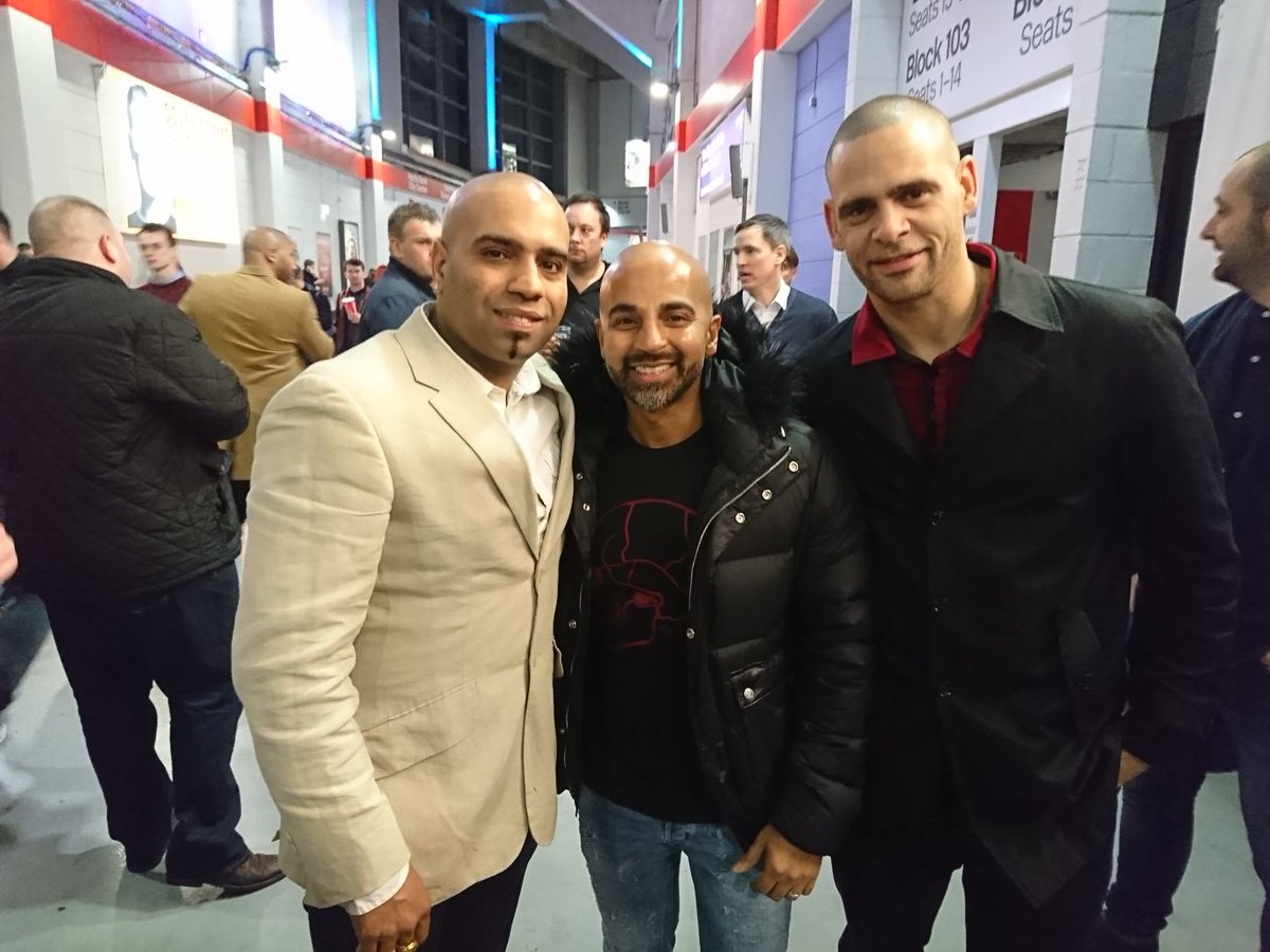 parmy_b's tweet photo. It was a pleasure meeting @davidcoldwell last night with @Alleyz_32, appreciated you taking the time out to talk with fans... a true Gentleman #A Real People Person #Speaks Sense https://t.co/ONVLC5vqbV