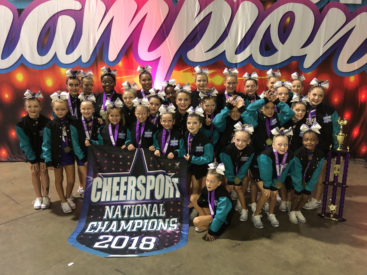 Rockstar_Cheer's tweet photo. Congrats to Queen your new 2018 CHEERSPORT National Champions! 😍🤘🏻💜
#CHEERSPORT2018 
#MediumJunior2
#Glory2God https://t.co/NnpeXXG0mp