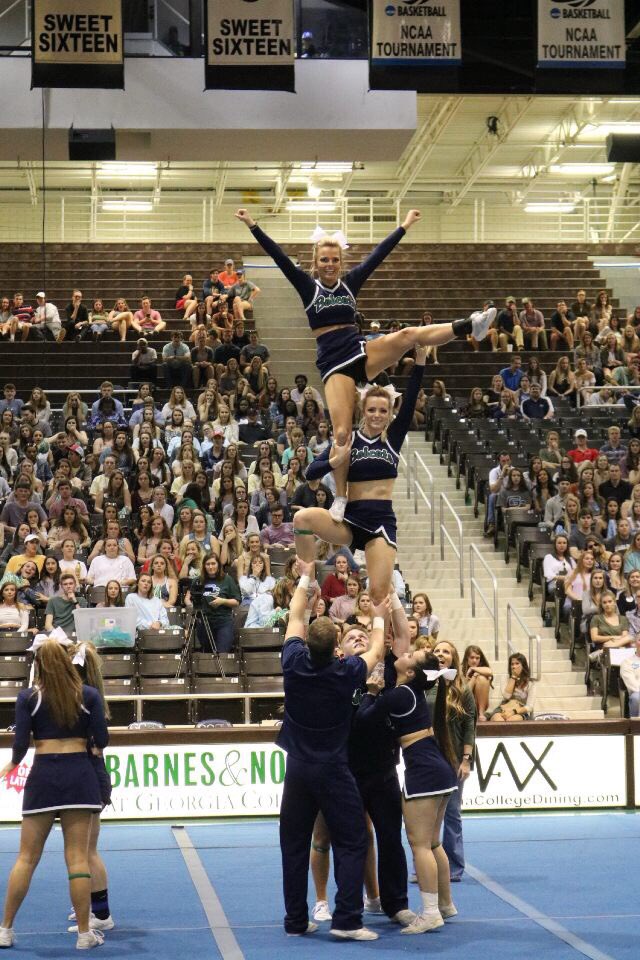 jess_mann_'s tweet photo. Hereβs to a great weekend and even greater team! πππ #eub4 #DIFD https://t.co/BD0o3rsBpc