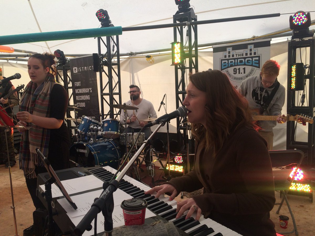 indiespot911's tweet photo. Sarah Canning &amp; friends #ymmarts https://t.co/sOWYP9fiQU