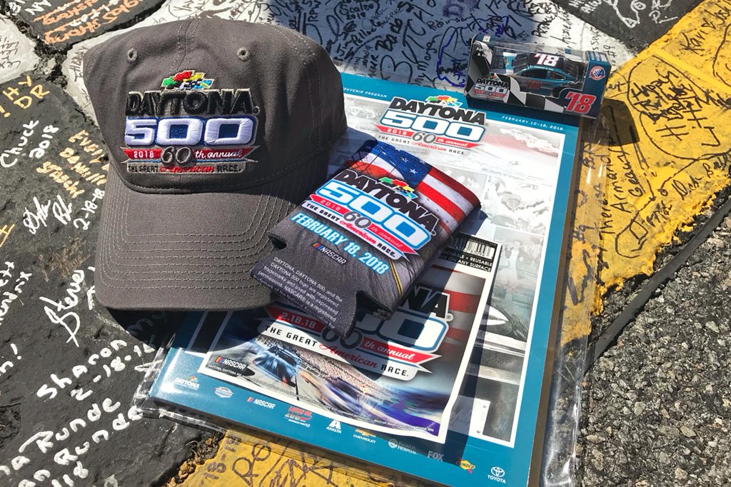 Race season is officially back!

RETWEET to win this @DISupdates  swag pack as we gear up for the 60th Annual #DAYTONA500 

Happy #DaytonaDay!