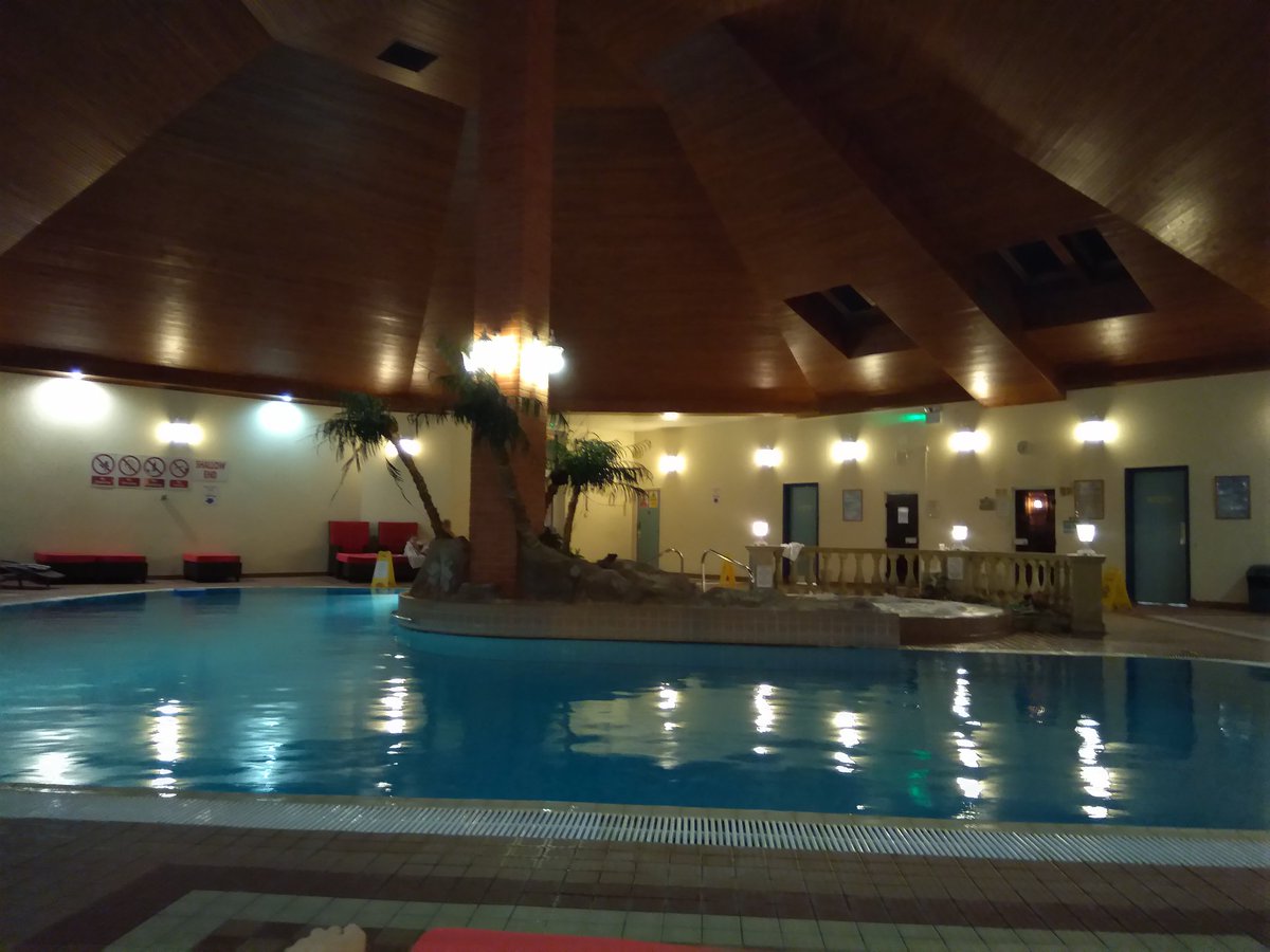 nardz_skitts's tweet photo. Belated Valentine's Day with @skittle_san 💗 Gym sesh done, now to relax in the spa & then out for dinner later #ValentinesDay #spahotel #muchneededalonetime https://t.co/CJXQmzB6WV