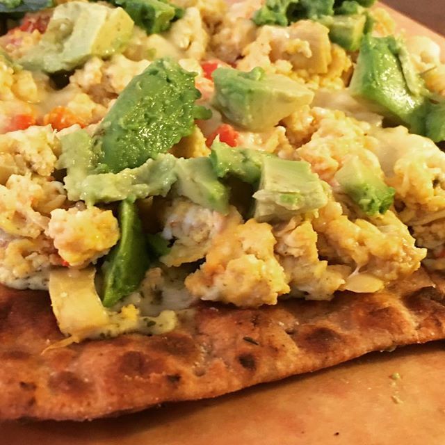 YogiHealthCoach's tweet photo. Coming soon to the blog! β€ Flat bread breakfast pizza with #hummus #artichokehearts #cherrytomatoes #eggs #mozzarellacheese #healthybreakfast #colorfulstart #wsnc #wsnclife #breakfast #pizza #healthyrecipes #loveyourfoodloveyourbody #protein #nutrients https://t.co/hD2gS9rmCV https://t.co/iaiMIwMKwD