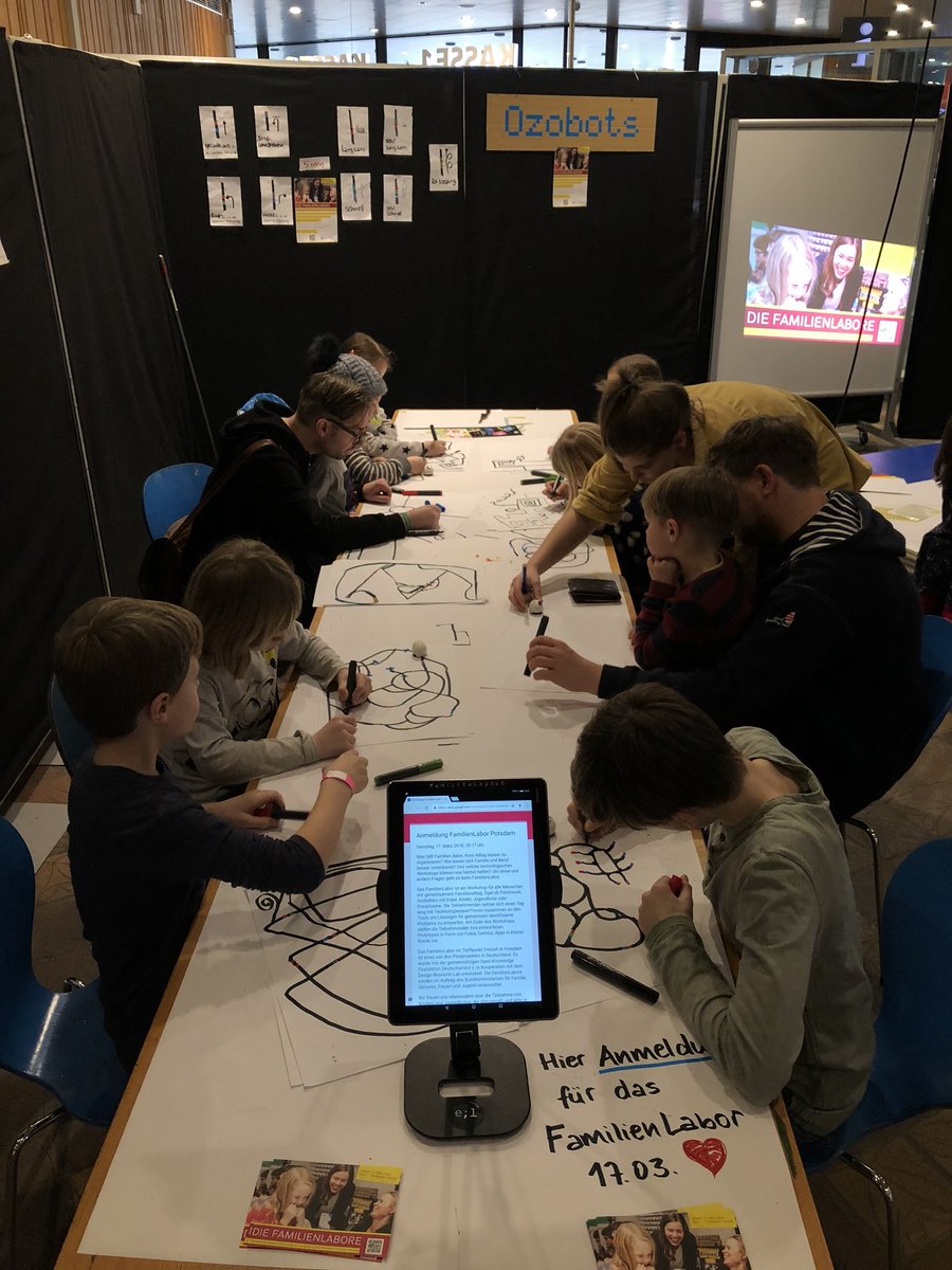 Etwa 450 Kinder und Jugendliche haben mit den Ozobots die erste Hürde hin zum Programmieren genommen!

Zwei Tage bei den @fezberlin- #Pixelwelten, die einfach toll waren 🦄