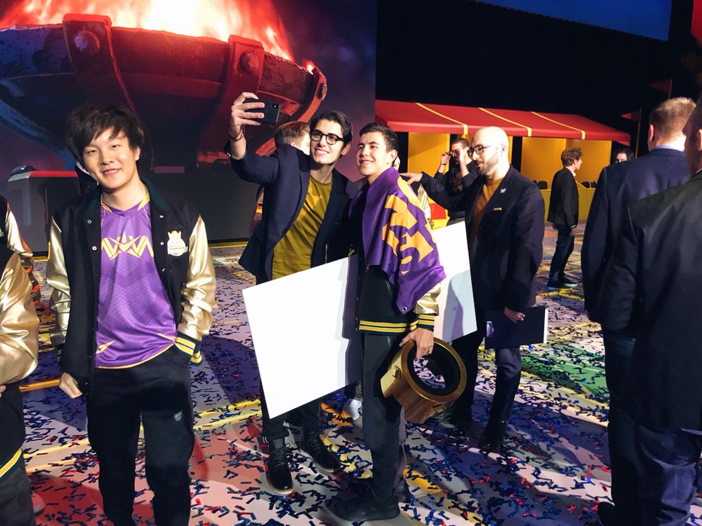 But first, let me take a selfie. 📸🤳
instagram.com/p/BfWSae9HdeY/