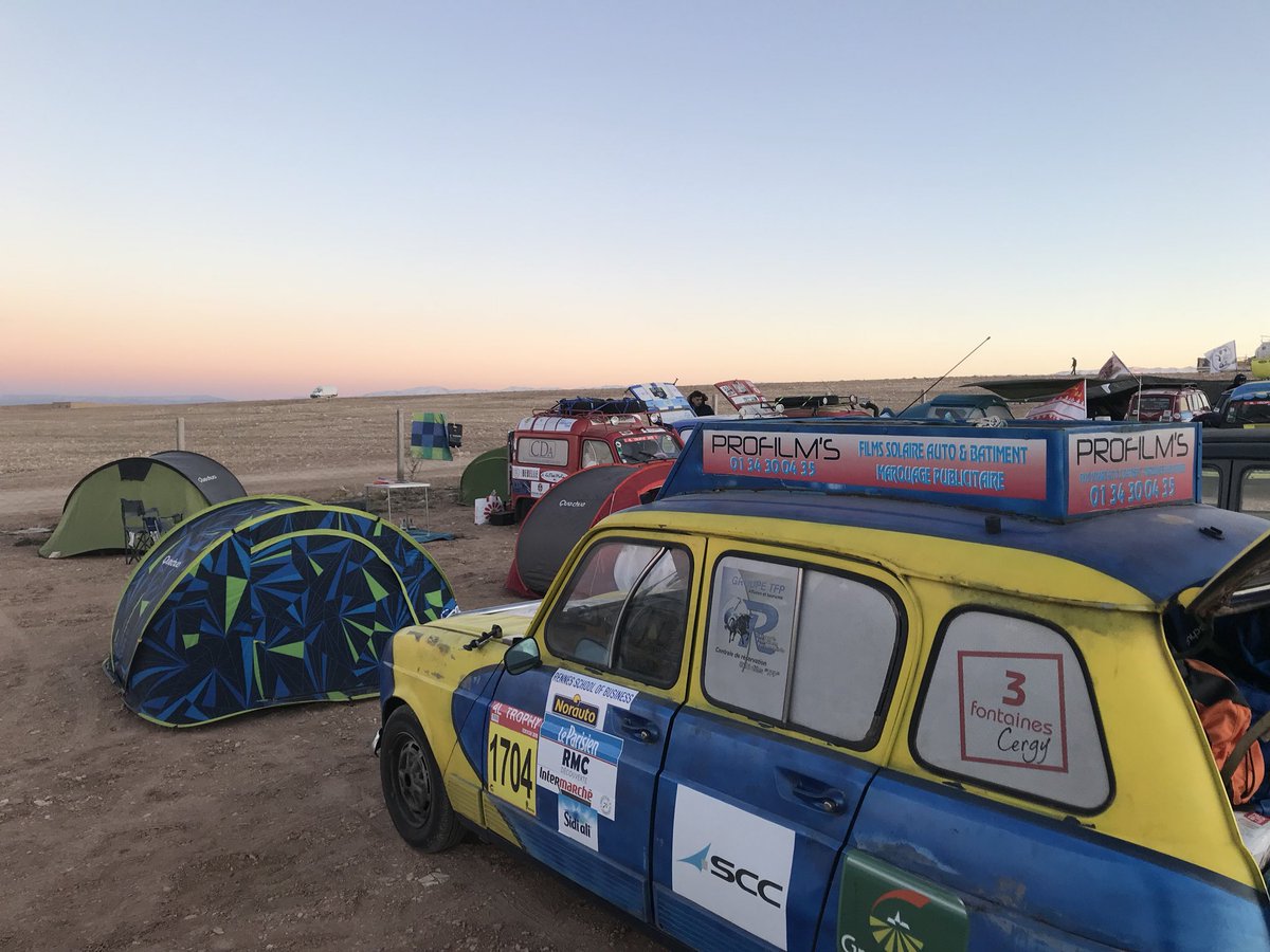 1ère journée sur le sol Marocain 🇲🇦
Depuis le port de Tanger, nous avons parcouru plus de 500km pour arriver sur notre bivouac dans la région de Boulajoul 👌🏻😊 
Demain, nous apporterons nos fournitures scolaires aux enfants marocains 📚✏️🖊📏 <a href="/SCC_info/">SCC</a>