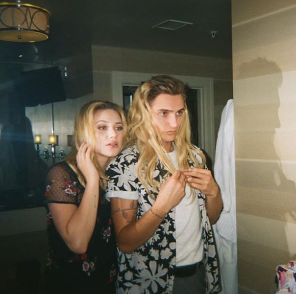 RiverdalePL_'s tweet photo. 📷 | Nowe zdjęcia Lili i Harta. https://t.co/wscJfxC4Ju