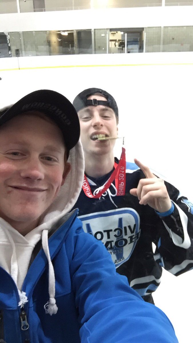 IllestSquid's tweet photo. Happy birthday to one of my bffs, a clown named @jackores28 . Love you man, you’re always there to cheer me up when I’m down, couldn’t thank you enough! 🎊🎉🎁🎈🎉 #BUPBUP #SKOEAGS https://t.co/XYVA2SzYsL