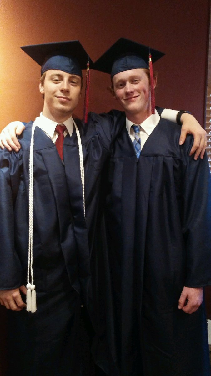 IllestSquid's tweet photo. Happy birthday to one of my bffs, a clown named @jackores28 . Love you man, you’re always there to cheer me up when I’m down, couldn’t thank you enough! 🎊🎉🎁🎈🎉 #BUPBUP #SKOEAGS https://t.co/XYVA2SzYsL
