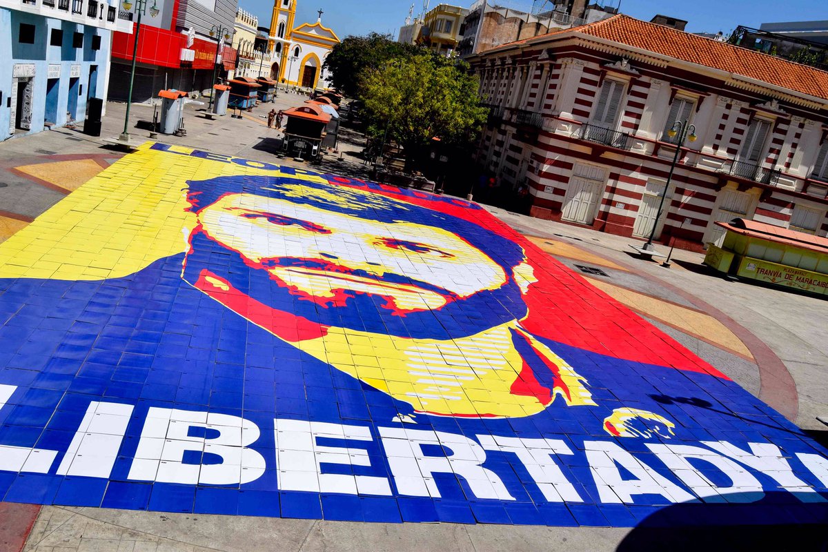 DesiBarboza's tweet photo. Hoy nuestro hermano @leopoldolopez cumple 4 años injustamente preso. 
Su lucha y sus ideales siguen inspirando a millones de venezolanos, su sacrificio hizo que perdiéramos el miedo y su fuerza y fe nos mantienen firmes en nuestra lucha por la LIBERTAD.
#ConquistemosLaLibertad https://t.co/TkwNxeEyha