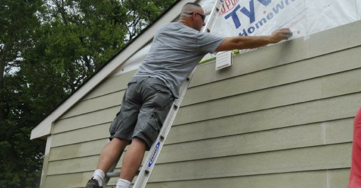 We excel at siding repairs and new installations - Whether it's #vinylsiding, #hardiboard, #masonite, or #woodsiding, we have you covered. Call (256) 828-0087 today!   southernprideroofing.com/residential-se…