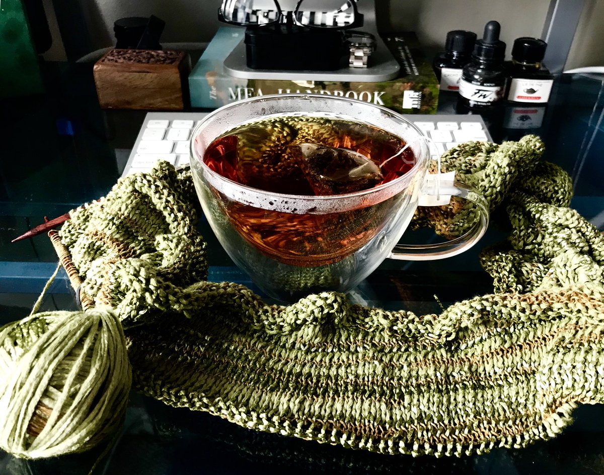 seizuresalad's tweet photo. Sunday vibes. @HarneyTea @berrocoyarn #ParisTea #Sunday #knitting https://t.co/coHSsmnBTO