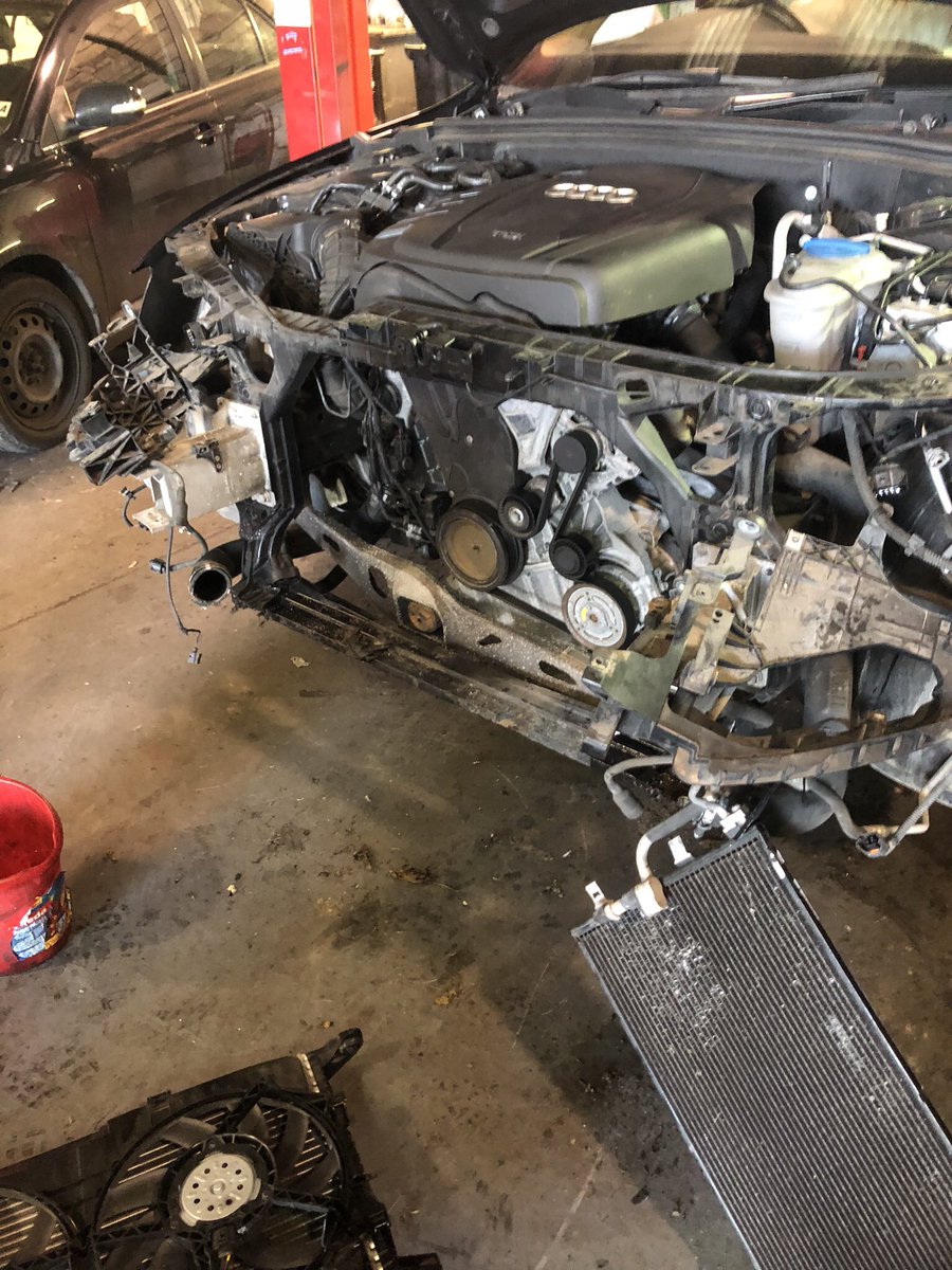 AlanAfms's tweet image. facebook.com/alanfitzgerald…
Master mechanic James Fitting new radiator to Audi A 4 
Call Alan Fitzgerald Motors For all your motoring needs.
018484477.