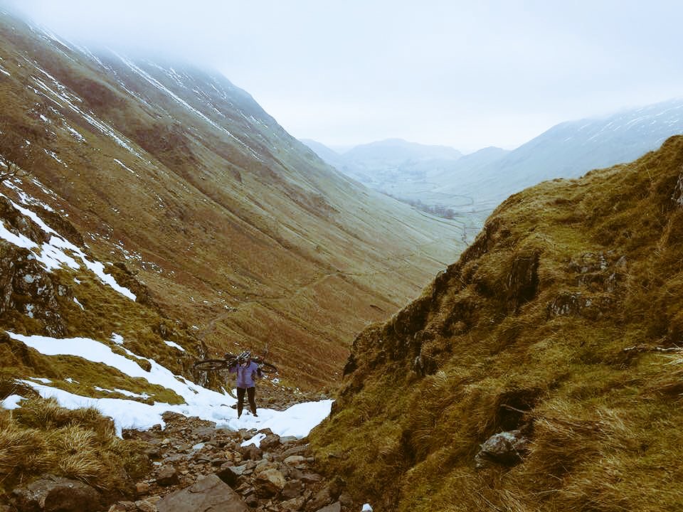 _arcaneblue's tweet image. Chucking bike up Beda fell 🚵🏽‍♀️