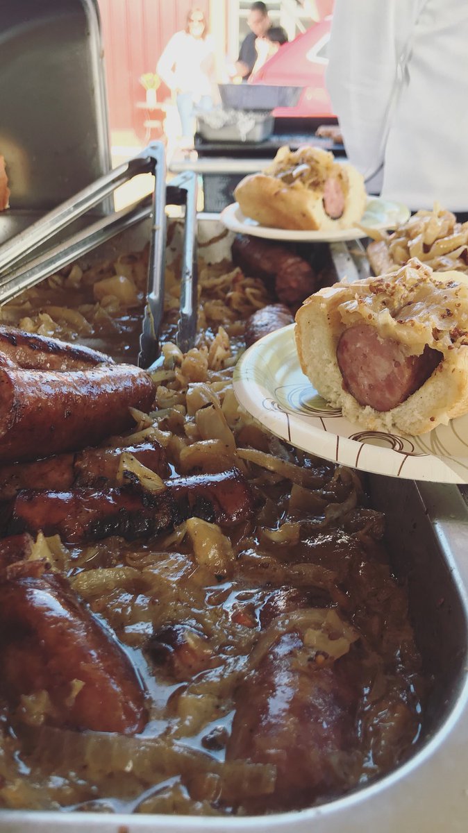 ColaBeerWeek's tweet image. Smoke and Beer Festival is ahhhmazing! Great way to end the week! 
@CityRootsSC @F2TProductions