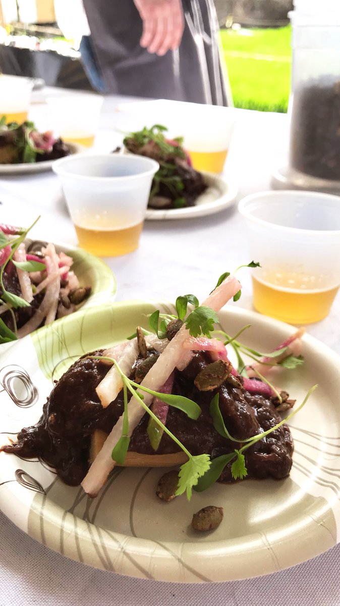 ColaBeerWeek's tweet image. Smoke and Beer Festival is ahhhmazing! Great way to end the week! 
@CityRootsSC @F2TProductions