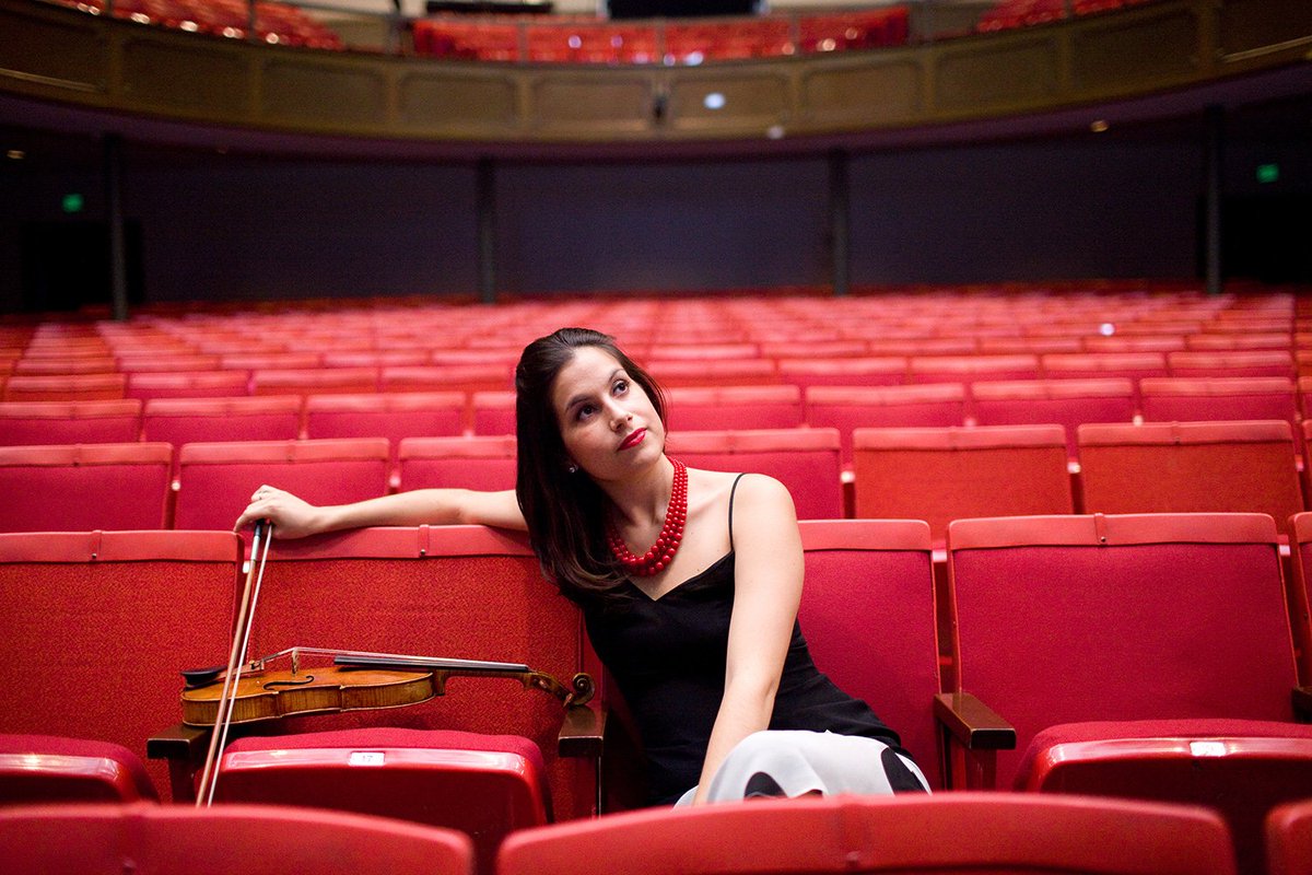 smtdexcel's tweet image. Tomorrow at 7:30pm in Britton: A recital by @umichsmtd  violin faculty member Danielle Belen! She will perform works by Brahms, Dillon, and Chausson along with pianist Hye Jin Cho and students from SMTD.

Info: ow.ly/aSJX30irZlM
#umichsmtd #umichmusic #violin #recital