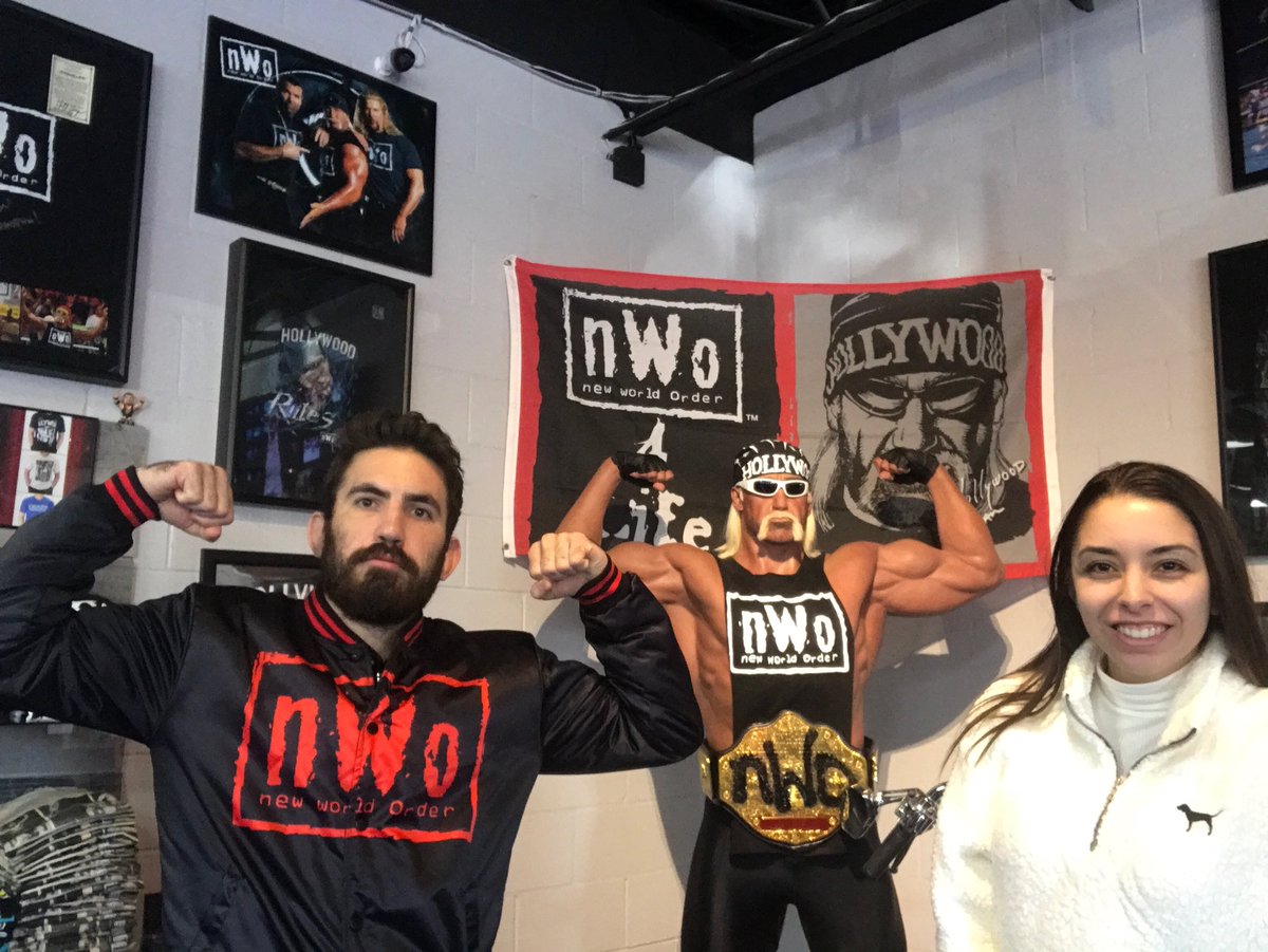 RadioRose's tweet photo. .@HulkHogan, brother, will you officiate these two #Hulkamaniacs wedding? Oct 26 Orlando,Fl. #GetHulkToTheWedding #HulkamaniacWedding #ItsHulkOClock #bridesRequest #SayYes #NWO @RealJimmyHart https://t.co/mwjLNWXyro