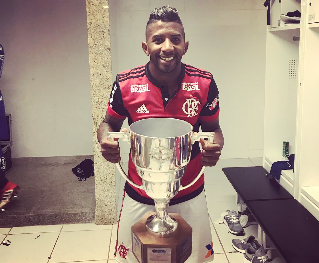pretinhorodi's tweet photo. Assim diz o Senhor: eu não perdi o controle da tua vida , está tudo no meu tempo 🙏 .. Tamu junto meu mano, aquela #Ceiflada haha !  Campeão da taça Guanabara 2018 ! #IssoaquiéFlamengo 🔴⚫️ https://t.co/3HVWMvBMk4