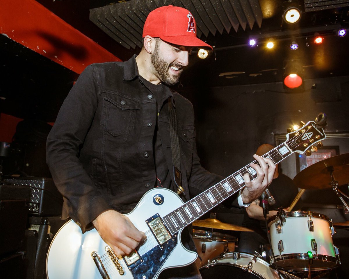thisobsession3's tweet photo. Thanks to John Mourlas. Taken last night at Liar’s Club. #thisobsession #poppunk #liveshow #liarsclub #chicago https://t.co/QhPKykj7eu