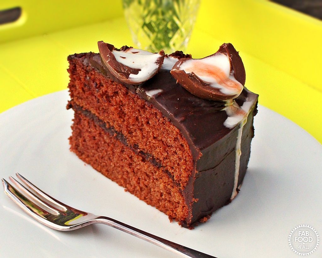 FabFood4All's tweet photo. Creme Egg Chocolate Cake - moist and delicious! #cremeegg #foodie #foodporn #87T #PMHT @UKBloggers1 https://t.co/TmApCeYk4B https://t.co/h7w5rWl43l
