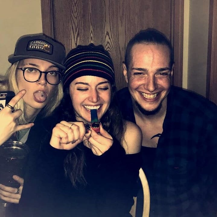 _justjess420's tweet photo. Bringing people together since forever.. smoke the Peace pipe!! #weedporn #420friendly #420fans #420blazeit #marryjane #weedlyak #cannabiscommunity #cannabisculture #Farmers #greenforlife #weedssatgram https://t.co/SEOfbyRSoL