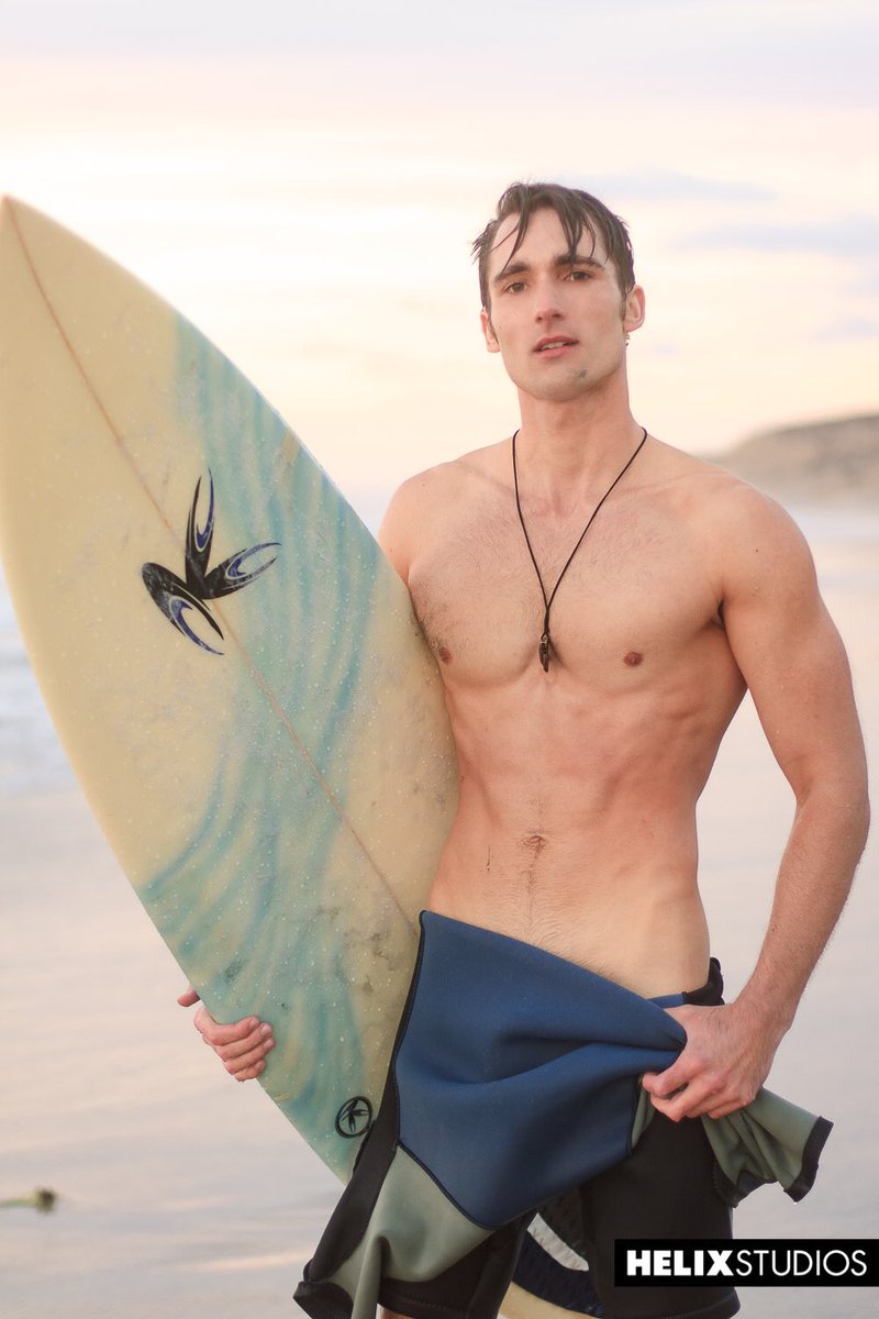 #Hottie Surfer / Model Luke Wilder @SirLukeWilder has started his show on #Chaturbate on the LINK below. Please make sure to #Follow Luke so you will be notified by email whenever he comes online! #GayCams #MaleCams #HelixModels chaturbate.com/lukewilder/