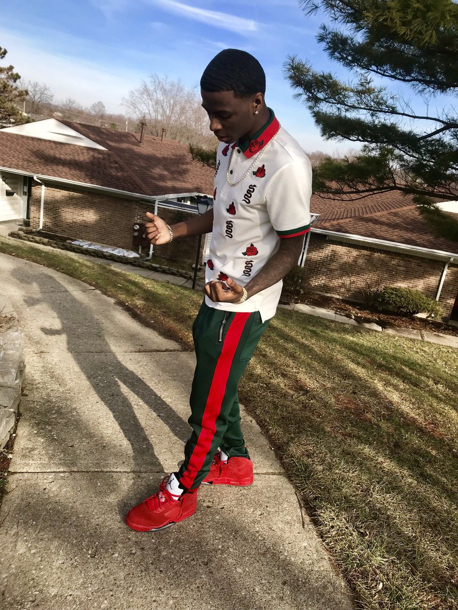DesignerDro_'s tweet photo. Ain't no cap in my rap, hottest youngin in my city
i got racks just like tennis, tennis chains on my pendant https://t.co/bEny8Jt4cq