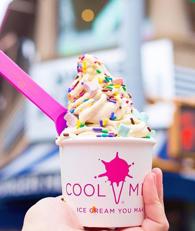 🌀 We can’t stop swirling up our new cereal soft serve! 🍦shown is our Lucky Pirate (cap’n crunch &amp; lucky charms blended with vanilla ice cream, topped with lucky charms marshmallows) 😍 #coolmess #coolmesscerealbar ift.tt/2BBu9jE