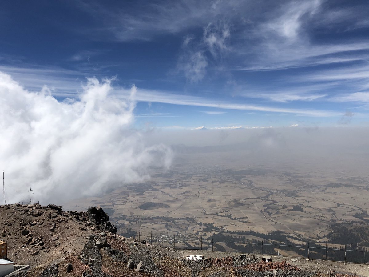 Astro_Jose's tweet photo. Visitando el Gran Milimetrico Telescopio en Sierra Negra a una altura de 4,600 m. Estudian la nebulae oscura! 
Visiting the Large Millimeter Telescope near Puebla, Mexico atop Sierra Negra mountain over 15,000 ft high where they study dark matter and dark nebulae! 
#RealScience https://t.co/TaXVLswgGM