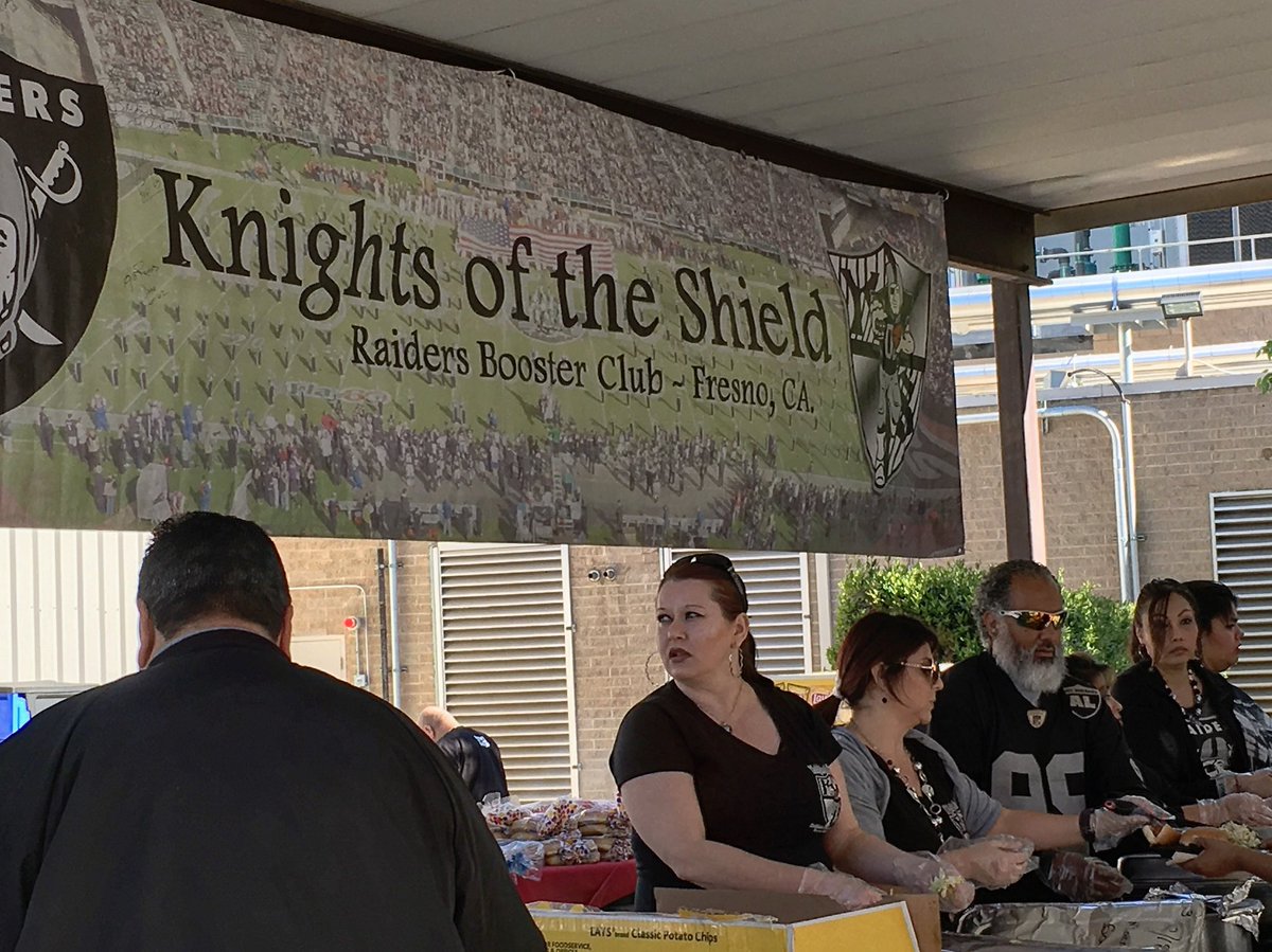 RaiderCannon's tweet photo. Knights of the Shield are at the VA today serving our veterans. @VAFresno @KOS_Raiders @RAIDERS #hugaveteran #thankyouforyourservice #knightsoftheshield #kos559 https://t.co/lnVlZ7sAYR