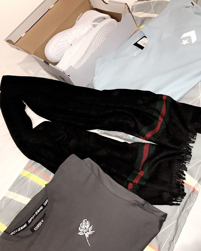 Jack_Alex19's tweet photo. Can’t go into London and not spend some dough 😛💸 https://t.co/F1iz5gDLpb https://t.co/2vGgAGrkHs