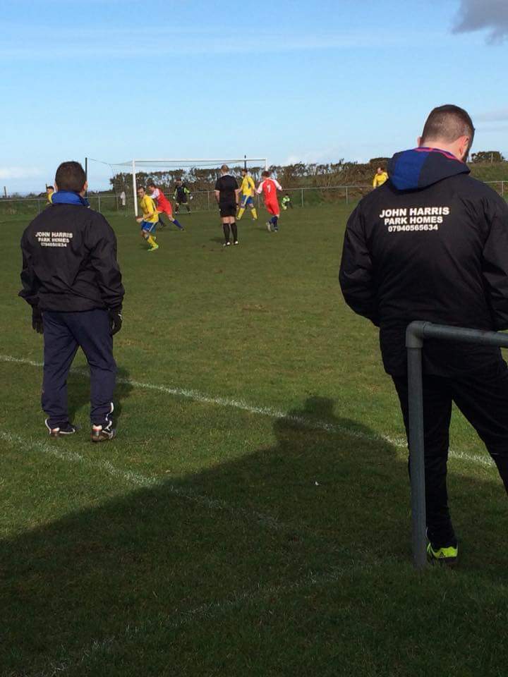 Enill drwodd ar ôl ciciau o'r  smotyn ddoe yn erbyn <a href="/llanystumdwyFC/">CPD Llanystumdwy FC 🏴󠁧󠁢󠁷󠁬󠁳󠁿</a> yn be oedd yn gêm gyffroes a fysa wedi gallu mynd unrhyw ffordd i fod yn dêg.