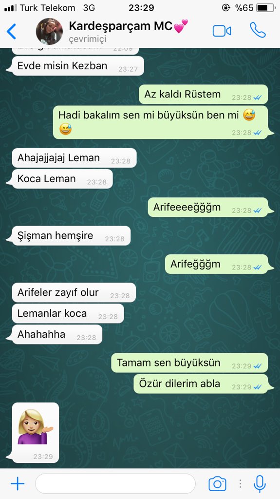 Merweakcin's tweet photo. Göbek adımı leman koyan şişman hemşire sana büyük kinliyim haberin olsun🤦🏽‍♀️ @akcinmeltem https://t.co/R1UN2BVj05