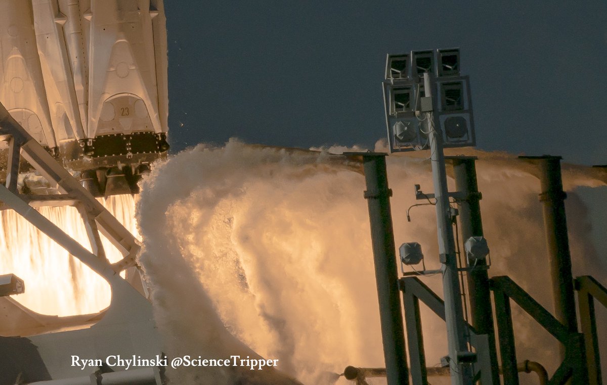 ryanchylinski's tweet image. #FalconHeavy wide liftoff shot from my remote camera 396m away - then we zoom in on LC-39A &quot;rainbirds&quot; in the lower right. Caught the moment of flow change at height clearance #SpaceX @elonmusk @SPACEdotcom @SpaceX