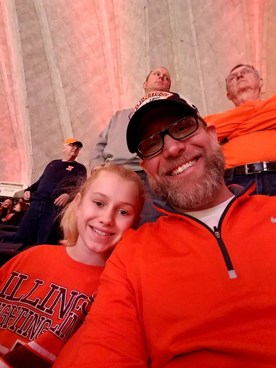 nickchatterton's tweet photo. Sarahs 1st game! #Illini https://t.co/AuT2rjYeWf