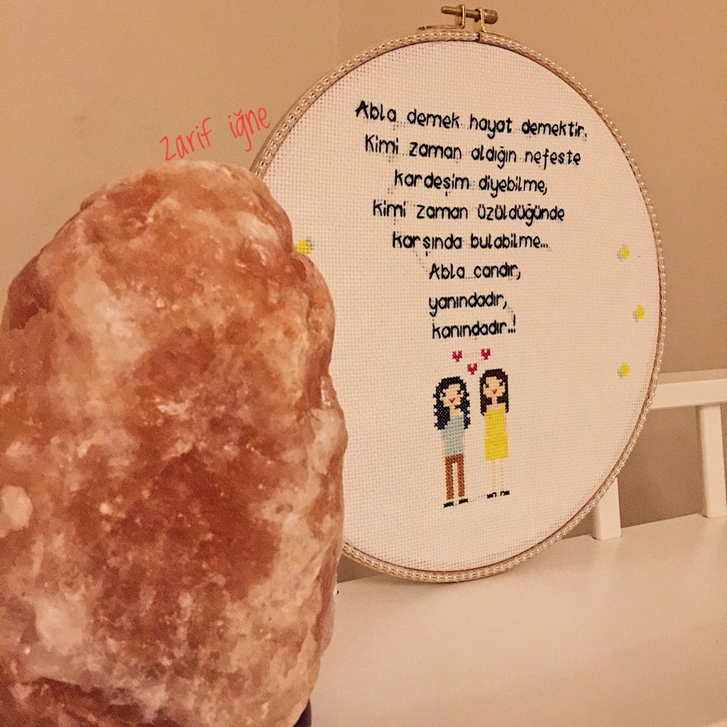 zarifigne's tweet photo. Kişiye özel olarak tasarladığımız el emeği kanaviçe kasnaklardan sipariş vermek için bizimle irtibata geçebilirsiniz. İyi geceler 🙋🏼 #kanaviçe #etamin #pano #hediye #elişi #tasarım #moda #çerçeve #sipariş #evim #evdekorasyonu #içmimar https://t.co/2pmEuNeQLu